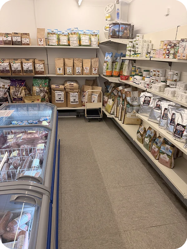 Große Auswahl an BARF, Trocken- und Nassfutter – alles für eine gesunde Tierernährung.